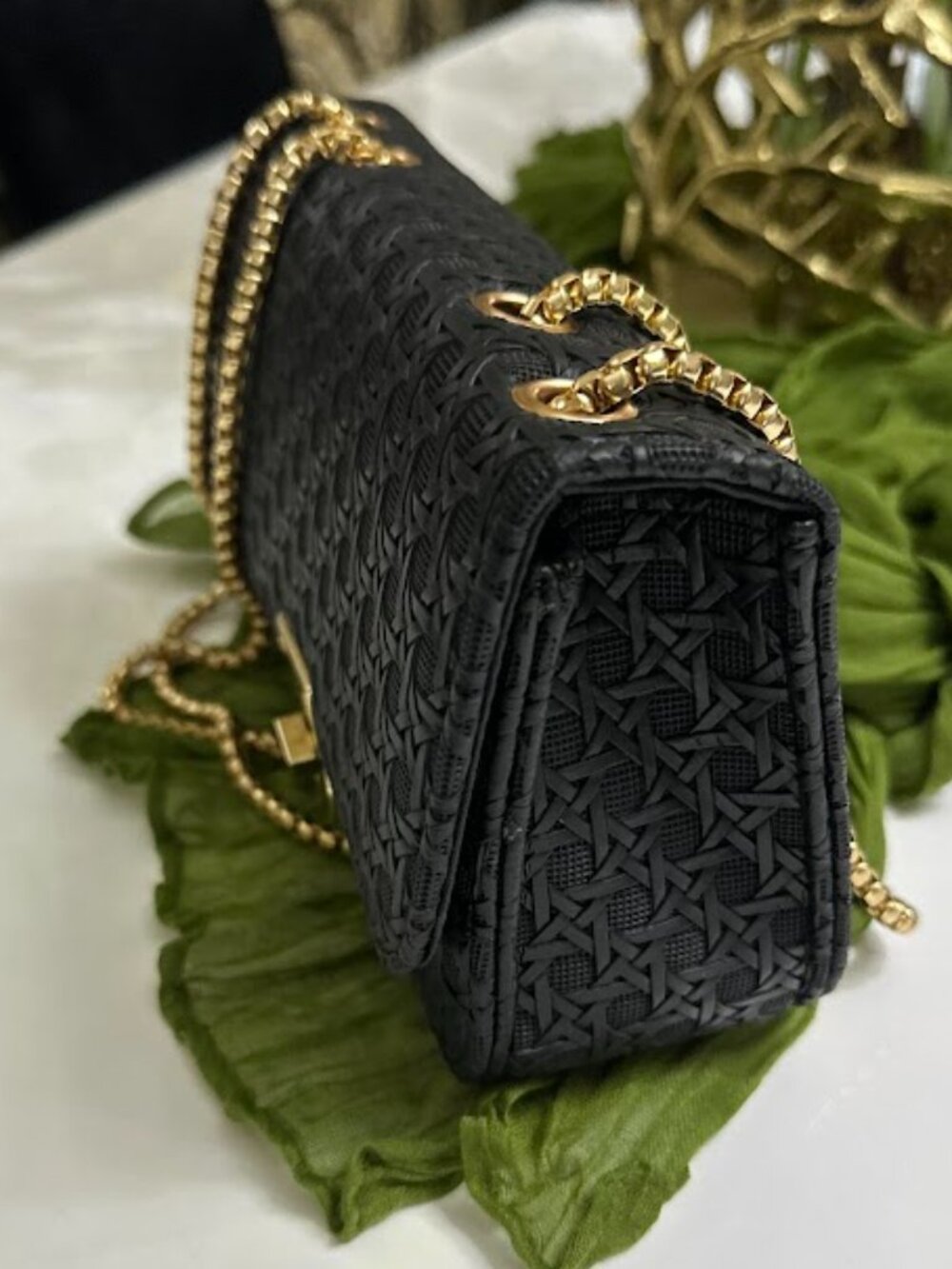 Black Woven Chain Shoulder Bag Gold Hardware Faux Leather Crossbody Purse - Picture 5 of 7